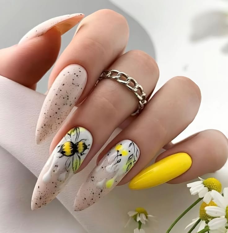 0101 model kodlu Badem Form tırnak tasarımı