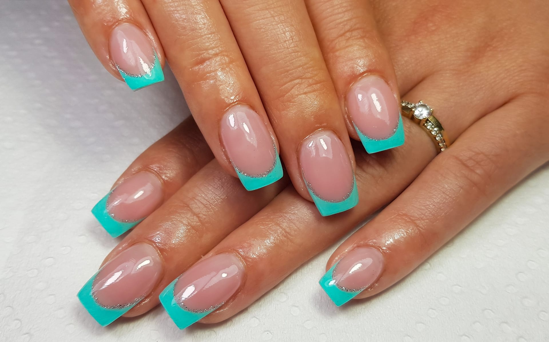 0138 model kodlu Fransız Manikürü tırnak tasarımı